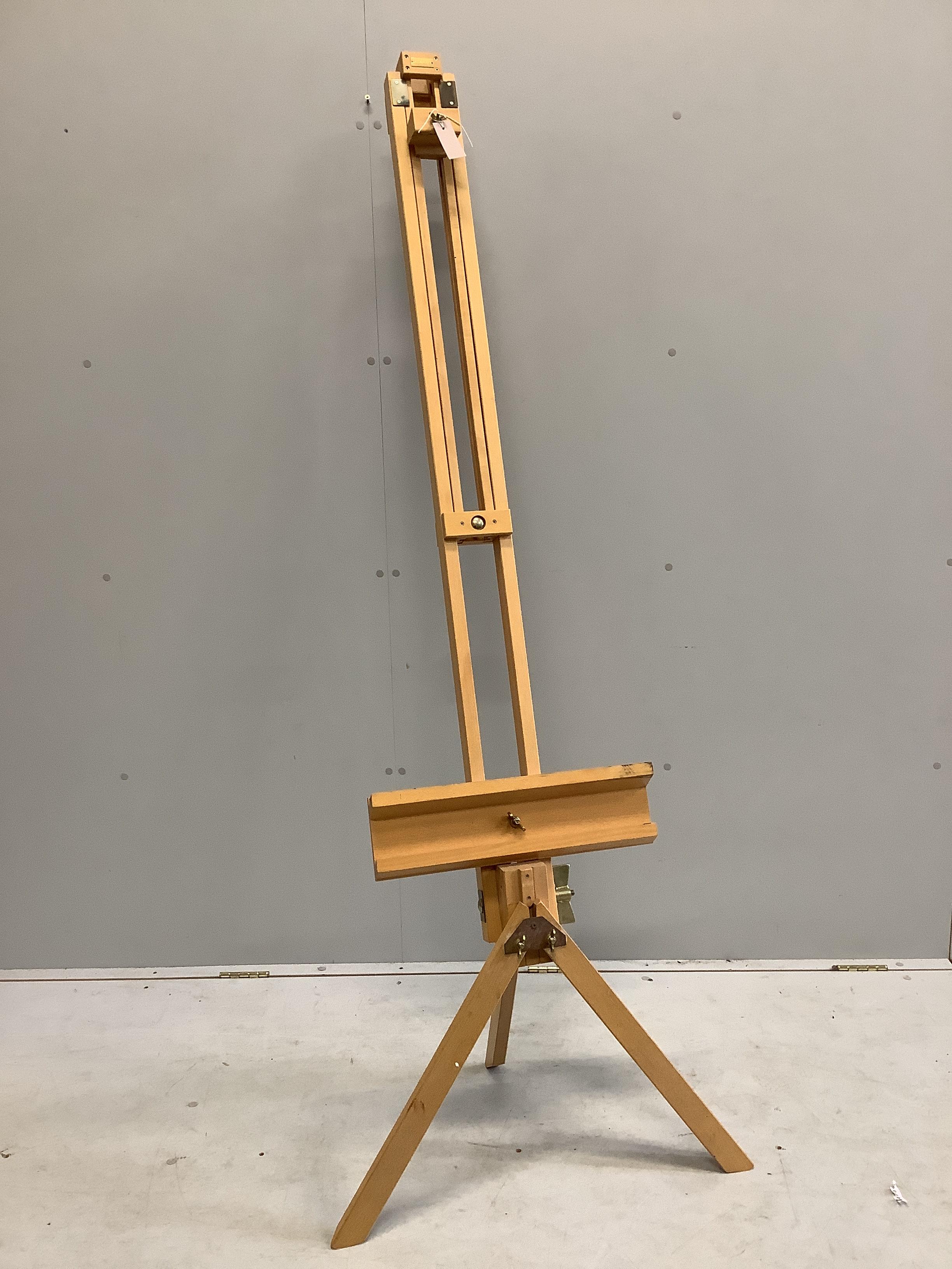 A Daler-Rowney beech artist's studio easel